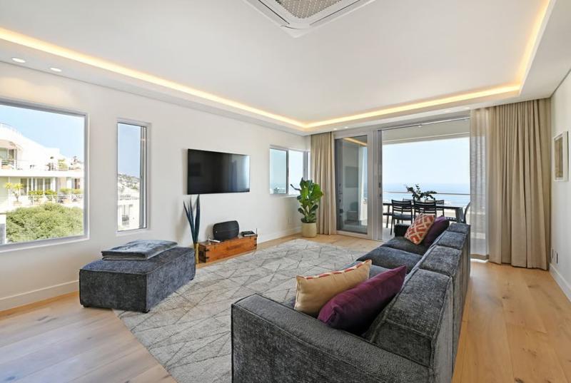 2 Bedroom Property for Sale in Sea Point Western Cape